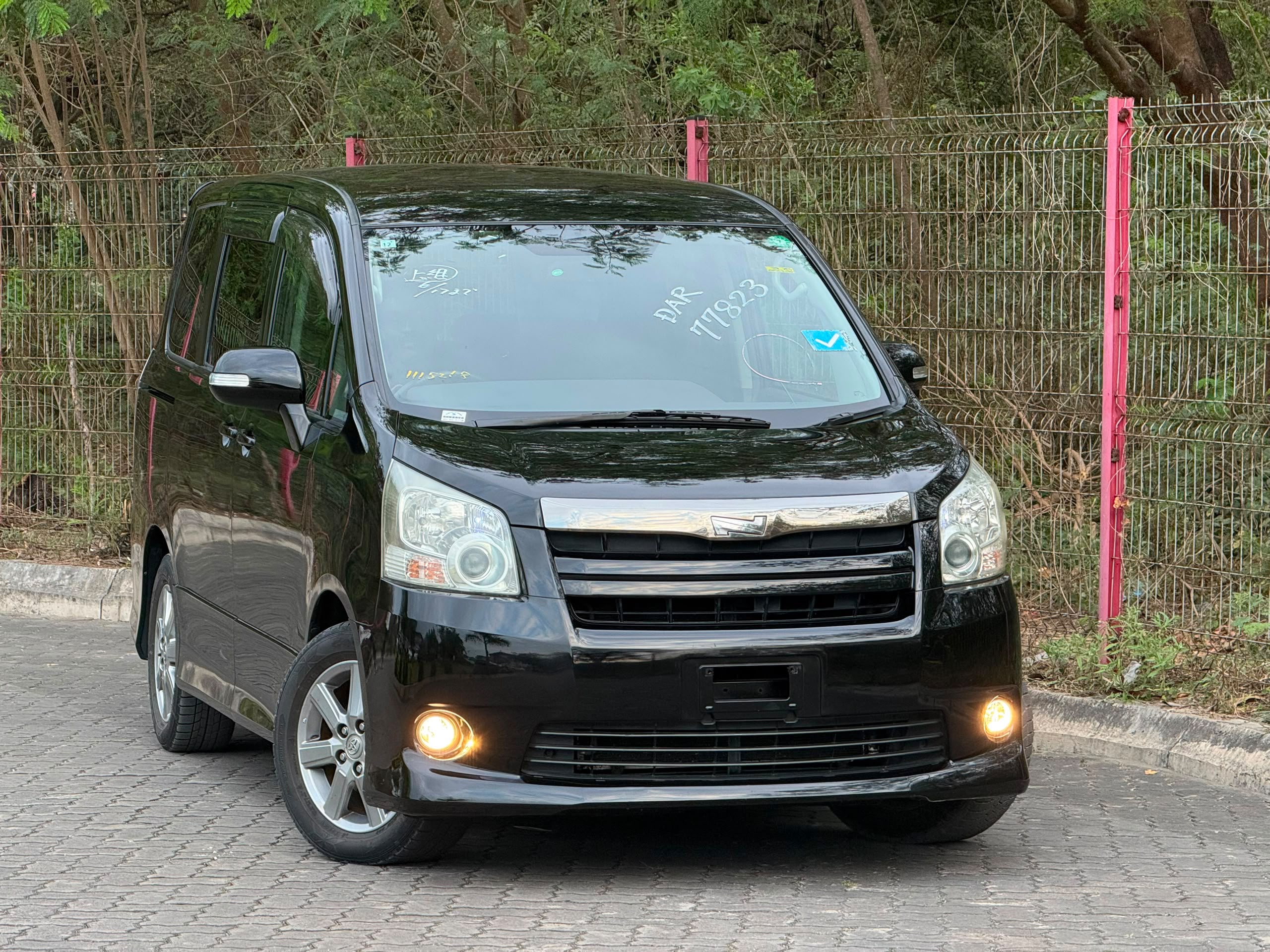 TOYOTA NOAH NEW MODEL